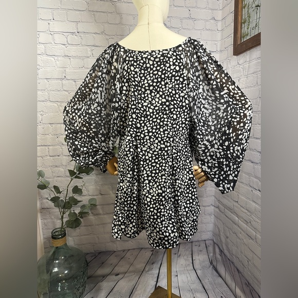 Umgee Women's Dalmation Print Balloon Ruffle Sleeve Tunic top - Picture 5 of 7